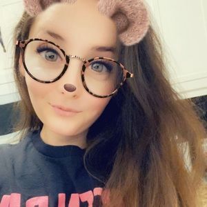 Meet your Posher, Courtney